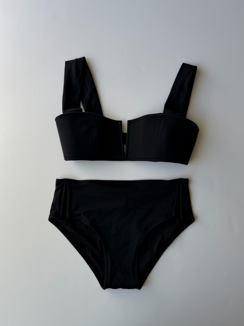 Victoria Black Bikini - Picture 2 of 7